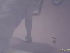 Fue al baño y dio positivo. en idioma español xxx